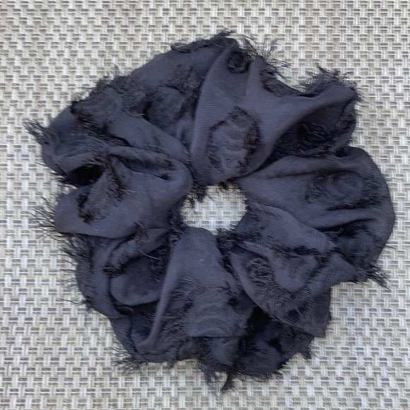 ⚜️Black Frayed Over Sized Hair Scrunchy! NWOT! - Picture 3 of 3